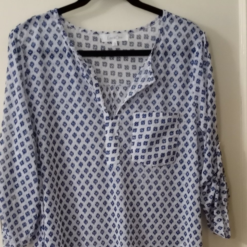 Eden and Olivia Lightweight blouse size XL